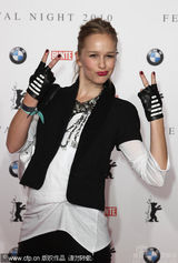 幻灯图：群星齐聚电影节之夜活动 布吉特举止出位