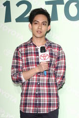 组图：林宥嘉清爽出席代言活动 入围金曲男歌手奖