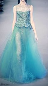 组图：冰雪女王皇袍出实体版 衣带飘飘美轮美奂