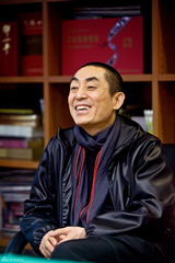 高清组图：张艺谋对话新浪 可爱表情连拍