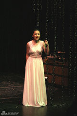 高清图：《晚餐》热演  孔维“舞台女神”形象迷人