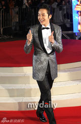 幻灯图：张根锡百想凯旋 获电影部人气奖 