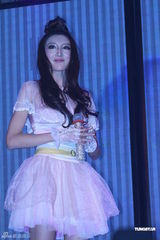 组图：吴鑫桐平安夜会歌迷 《梦很近》MV首次曝光 