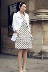 组图：吴佩慈透视绿裙亮相巴黎时装周收官秀