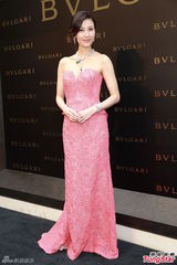 组图：李嘉欣粉裙亮相上围缩水 怕成师奶戒韩剧