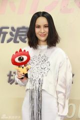 组图：尚雯婕聊新碟 不用中文创作因害羞