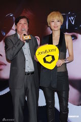 组图：容祖儿新唱片销量大捷 称不会找外国男友