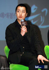 组图：朴海日金高恩等出席影片《银娇》发布会