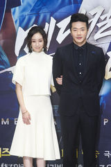 独家：权相佑珉豪帅气撑新剧 郑丽媛白衣个性