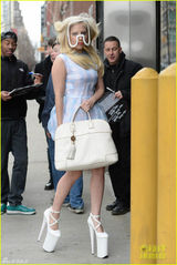 组图：Lady Gaga怪异新造型 面具护目似电焊工