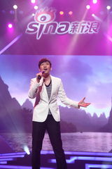 高清组图：新浪网络盛典 满江献唱《中华诵》