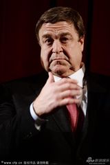 组图：《古迹卫士》室内首映 克鲁尼领众星撒欢