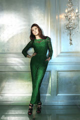 组图：刘梓娇复古风写真 宫廷华服曲线曼妙