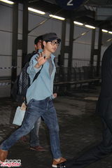 高清组图：韩星宋仲基访港 吸引近百粉丝接机