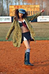 组图：王梓诺冬日户外动感写真 活力四射秀性感身姿