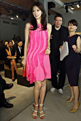 组图：2012四大春夏时装周 明星比T台更璀璨