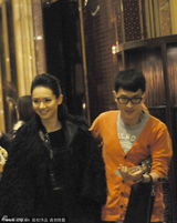 组图：戚薇不受出柜传闻影响 面带微笑任拍