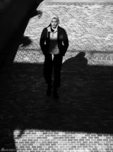 组图：邵兵冬日温暖大片演绎飒爽型男