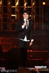 组图：五月天张惠妹等接力开唱 领众人跨越2011年