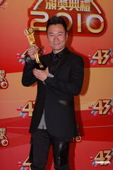 组图：TVB新科视帝视后出炉 黎耀祥邓萃雯双双连庄