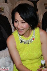 组图：刘嘉玲黄裙亮眼 与曾志伟评审亚太影展