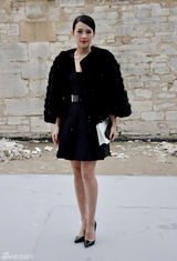 组图：章子怡巴黎寒冬秀美腿