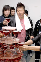 组图：孙楠无锡演唱会秀才艺 张靓颖亮相再现海豚音