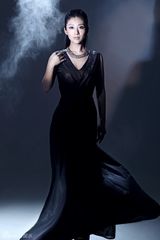 组图：刘思彤写真高贵冷艳气场十足