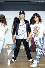 组图：杜德伟演唱会彩排歌舞 欲与张震岳互比脱掉