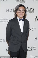 组图：与甄子丹联手夺奖 刘嘉玲不拍梁朝伟马屁