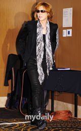 组图：日本摇滚乐队X-JAPAN韩国开记者会 28日开唱