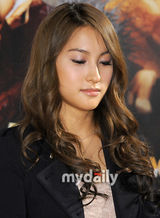 组图：SJ神童与Kara朴奎利为影片配音 出席宣传活动