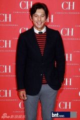 组图：少时TIFFANY高俊熙等红装热情站台