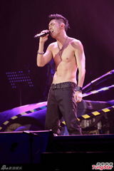 组图：关楚耀个唱邀张学友坐阵 遗撼谭咏麟未到