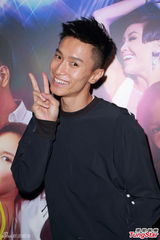 组图：《夜蒲3》杀青 男男女女对嘴喂香肠