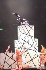 高清图：郭富城透视装秀胸肌 演唱会虚惊一场