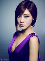 组图：邓家佳最新写真曝光 妆容精致被指像小S