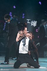组图：杨千嬅个唱悲喜交加 老公与陈奕迅等好友捧场