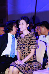 组图：张静初助阵公益呼吁关爱贫困聋儿