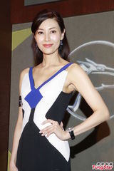 组图：李嘉欣养马作爱儿宠物 上海工作无惧H7N9