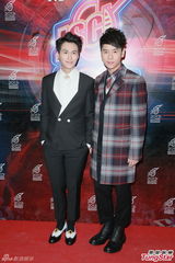 组图：容祖儿九夺劲歌金曲歌后 林峰获最受欢迎