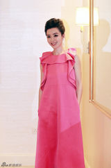 组图：张静初亮相澳门电影节 粉裙彰显优雅气质