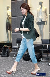 组图：少时秀英与金来沅等出席名品开业礼