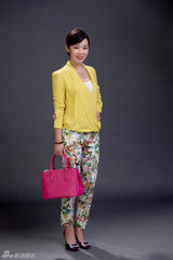 组图：《一仆二主》定妆照曝光 闫妮时尚造型