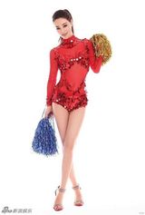 组图：刘朵朵变身奥运啦啦队为中国队加油喝彩