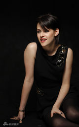 幻灯图集：克里斯汀-斯图尔特穿无袖礼服拍写真