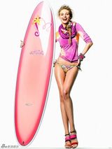 组图：美腿模特演绎夏日激情 五彩泳衣活力动感