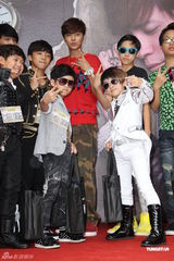 组图：罗志祥不满“乱伦”话题当众黑脸