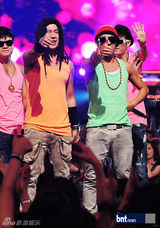 组图：HaHa等《尹道贤的Must》献热情舞台