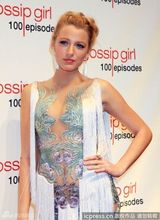 组图：《绯闻女孩》开播100集派对 主演盛装亮相